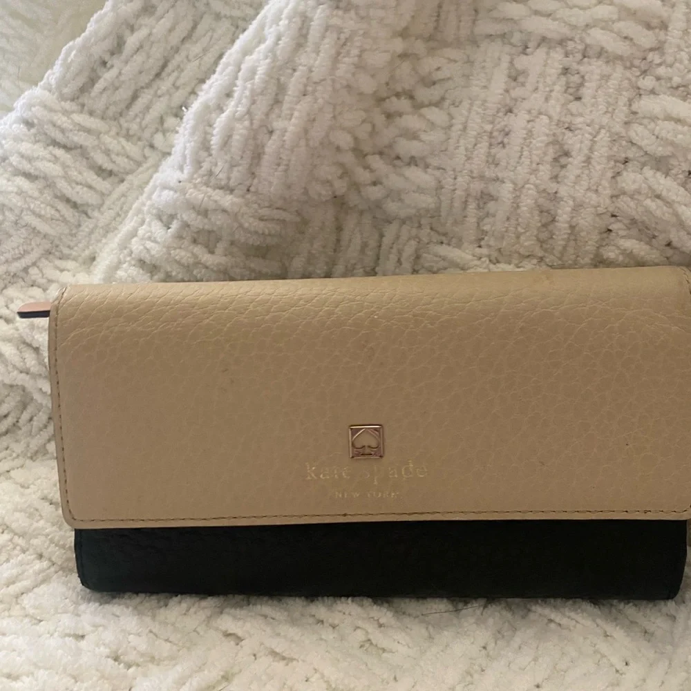 Kate Spade Southport Avenue Sandra Beige and Black Women's Wallet